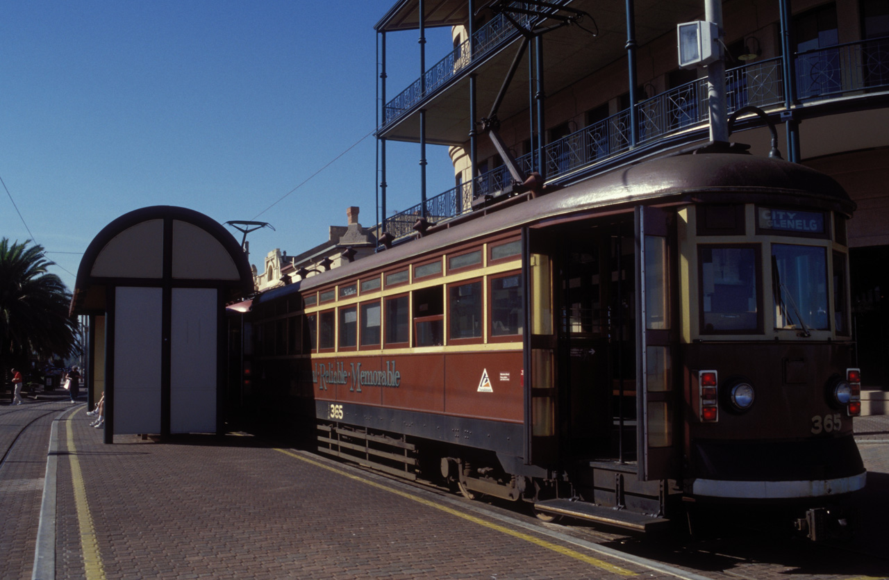 Glenelg---tram-001