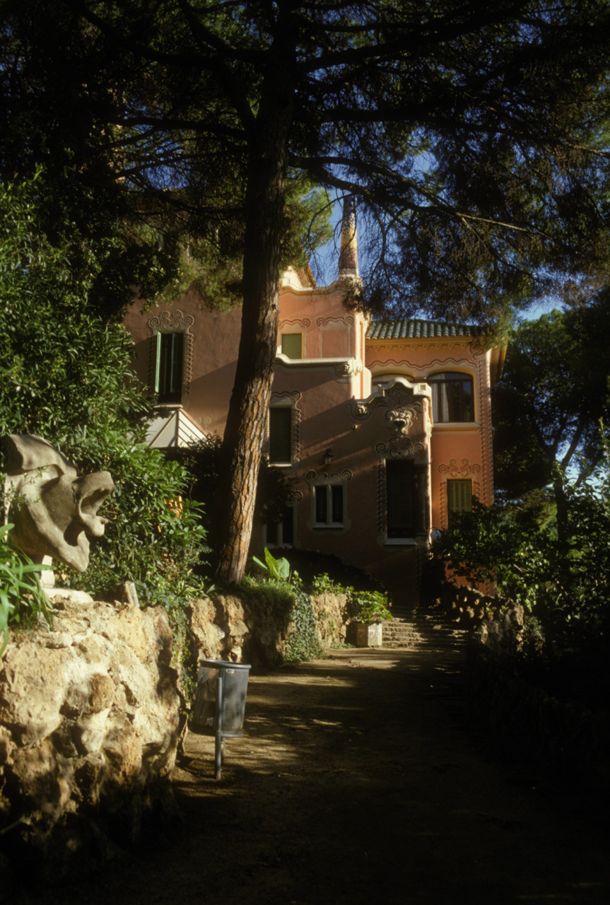 Casa-di-Gaudi'-001